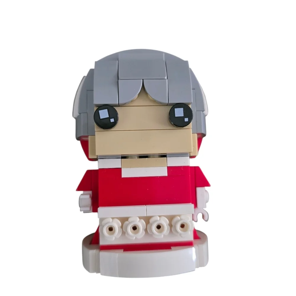 LEGO BrickHeadz Mrs. Claus #40274 – Retired Collectible Set